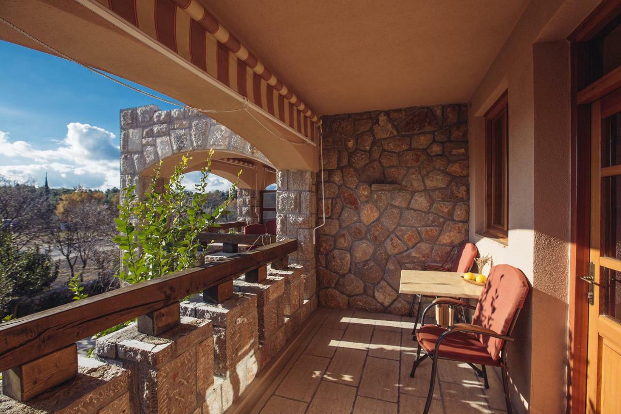 Apartmani I Sobe Dinko Starigrad Paklenica Eksteriør billede
