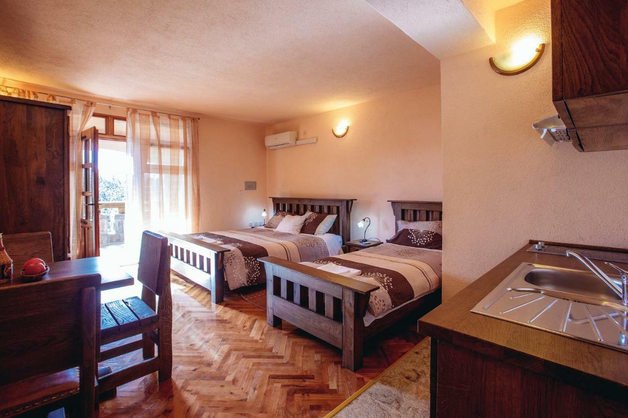 Apartmani I Sobe Dinko Starigrad Paklenica Eksteriør billede