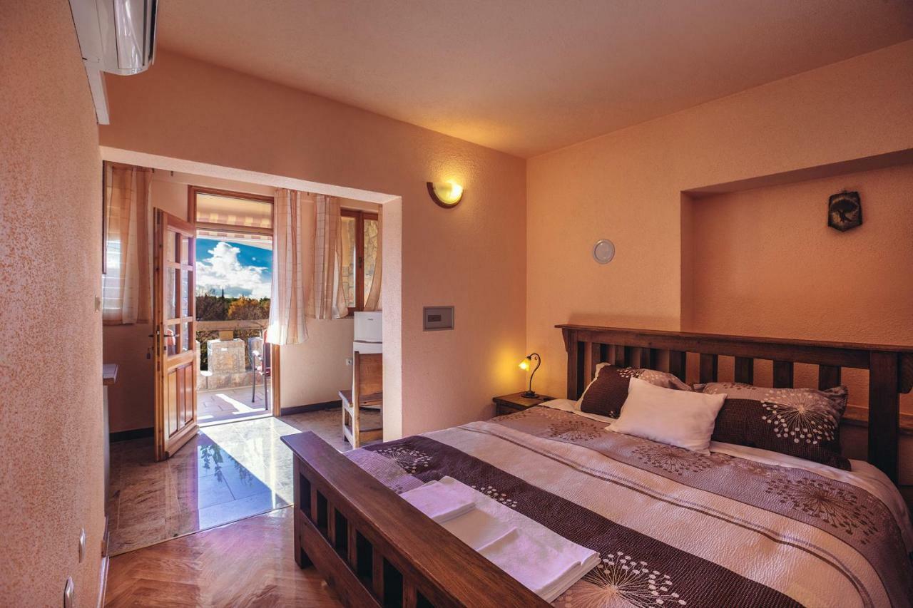 Apartmani I Sobe Dinko Starigrad Paklenica Eksteriør billede