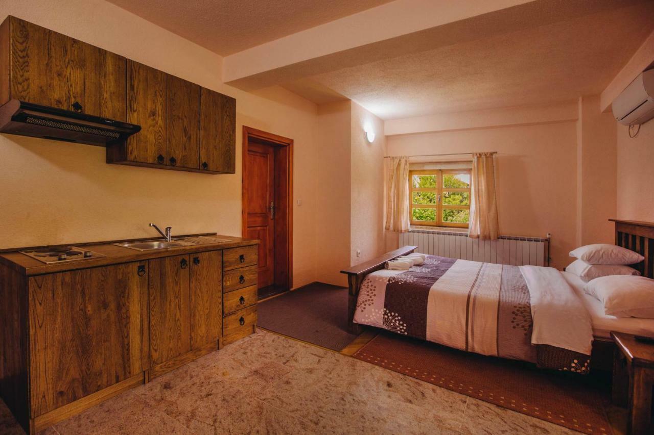 Apartmani I Sobe Dinko Starigrad Paklenica Eksteriør billede